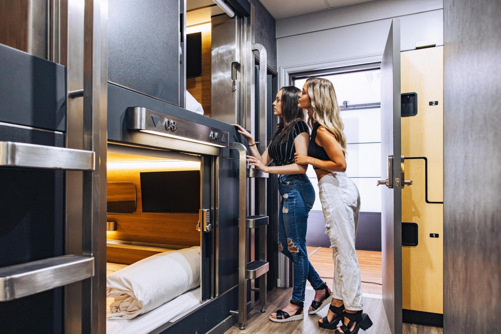 Pod Hotel Монреал Екстериор снимка