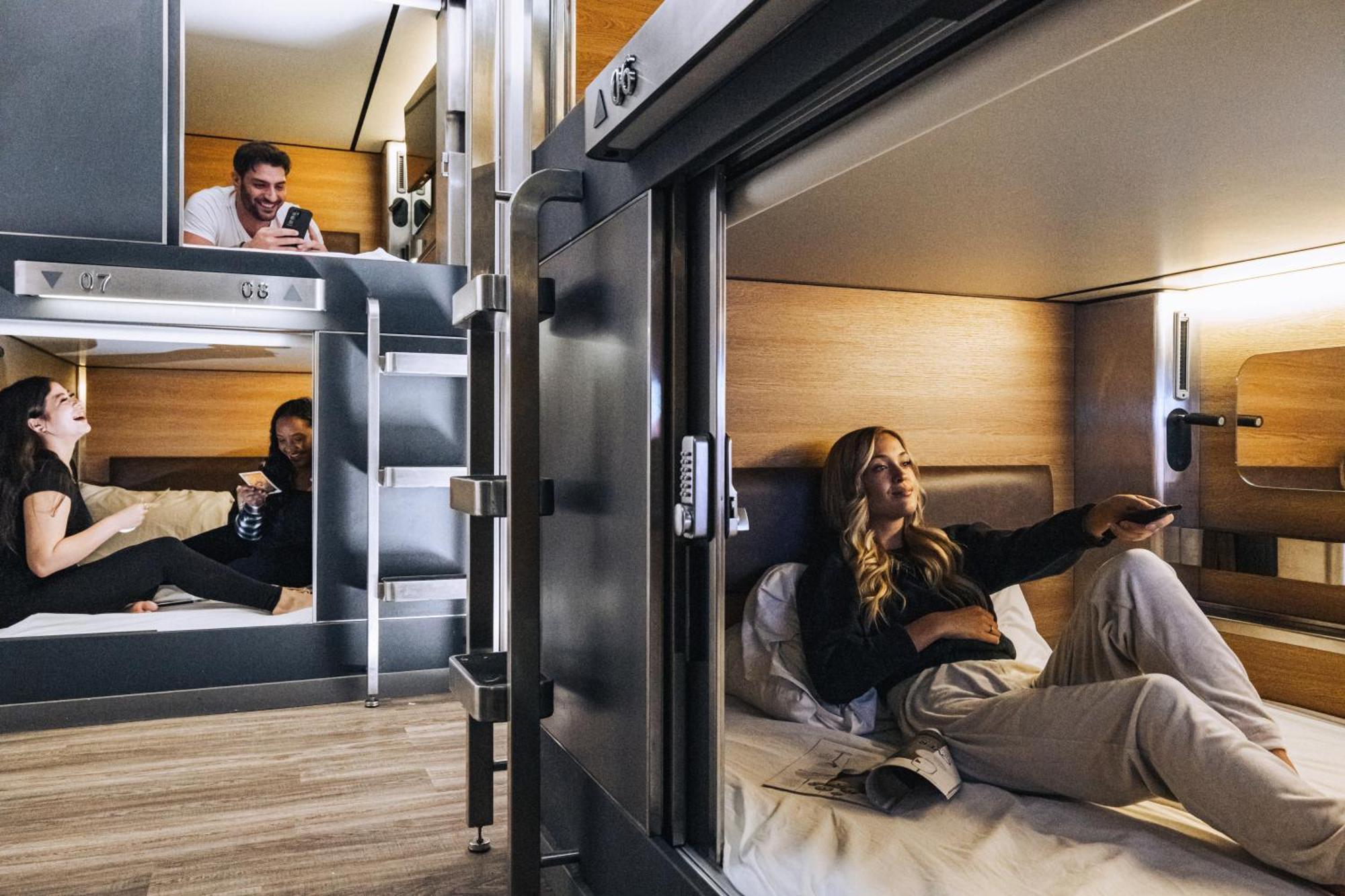 Pod Hotel Монреал Екстериор снимка
