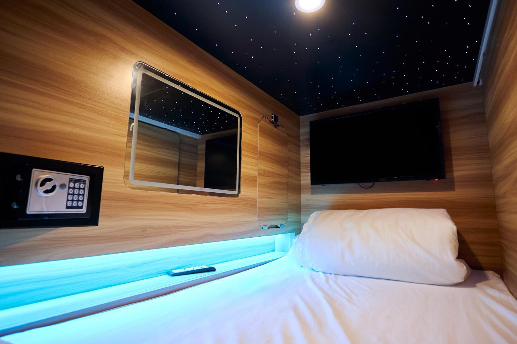 Pod Hotel Монреал Екстериор снимка